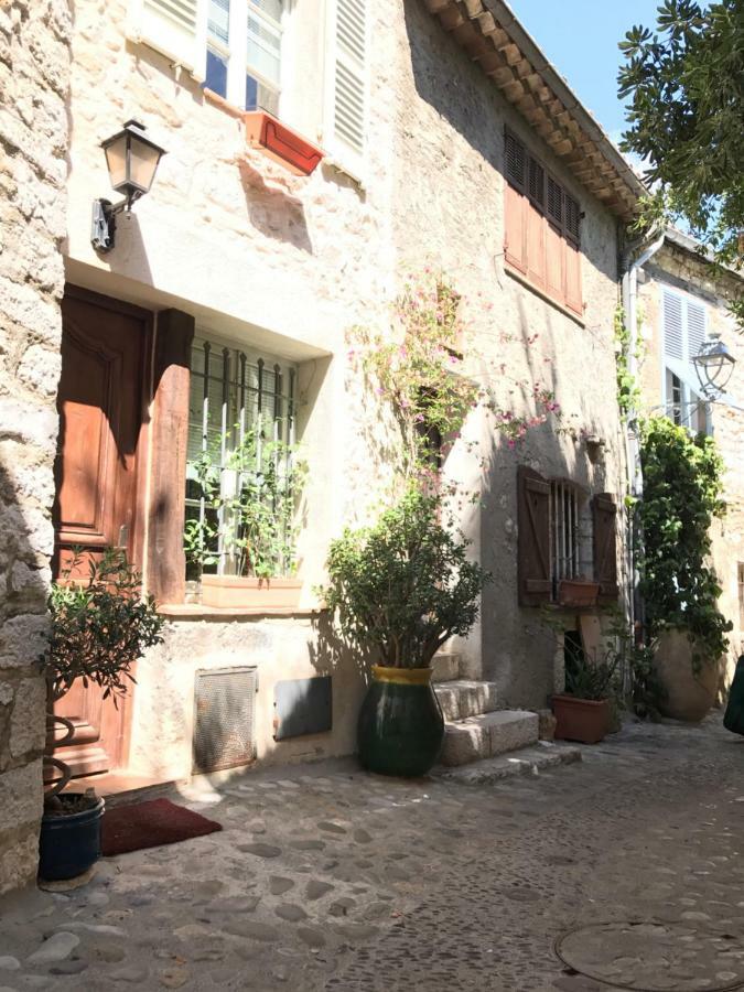 L'Elegante - Maison De Ville Avec Bains A Remous - Parking Inclus Saint-Paul-de-Vence Kültér fotó